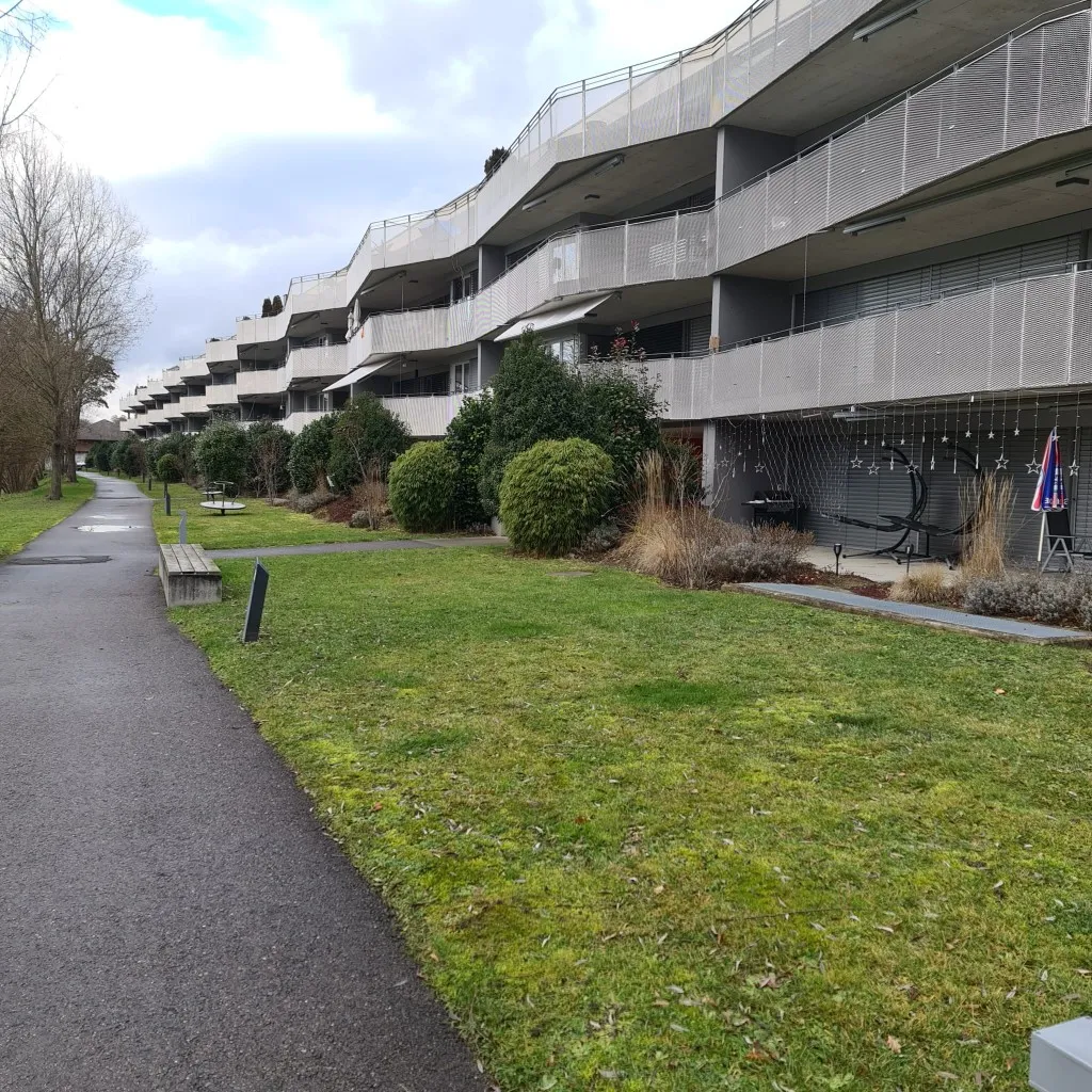 Terrassengeländer aus Metall, moderne Wohnarchitektur